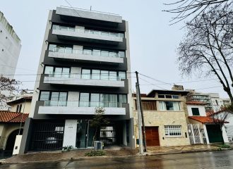 Departamento en Las Heras 3200 de cuatro ambientes con terraza privada y cochera