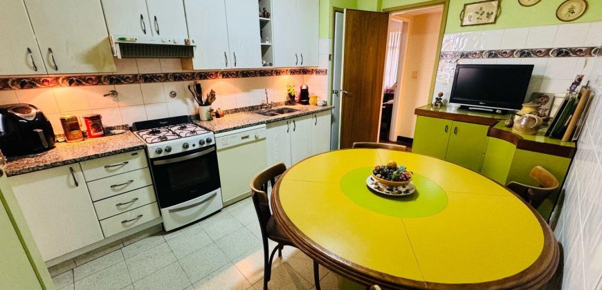 Departamento en 3 de Febrero 2700 de cuatro ambientes en semipiso