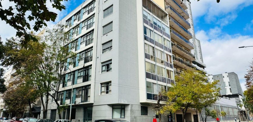 Departamento en 3 de Febrero 2700 de cuatro ambientes en semipiso
