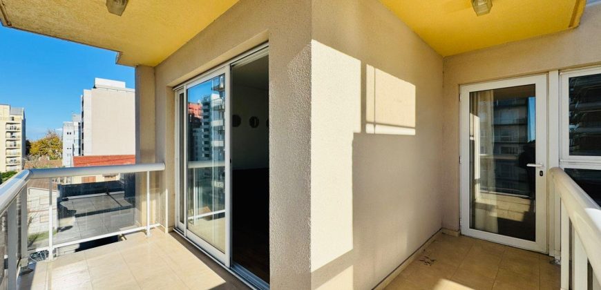 Departamento en Bernardo de Irigoyen 4500 de tres ambientes con vista parcial al mar en alquiler