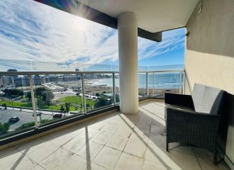 Departamento en Guemes 2000 de tres ambientes con vista al mar y cochera