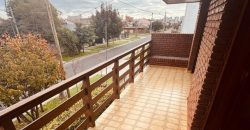 Casa en Acha 1600 de cuatro ambientes con quincho – apto credito