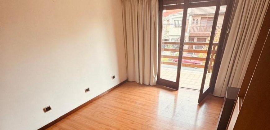 Casa en Acha 1600 de cuatro ambientes con quincho – apto credito