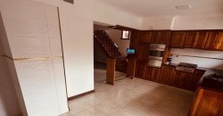 Casa en Acha 1600 de cuatro ambientes con quincho – apto credito