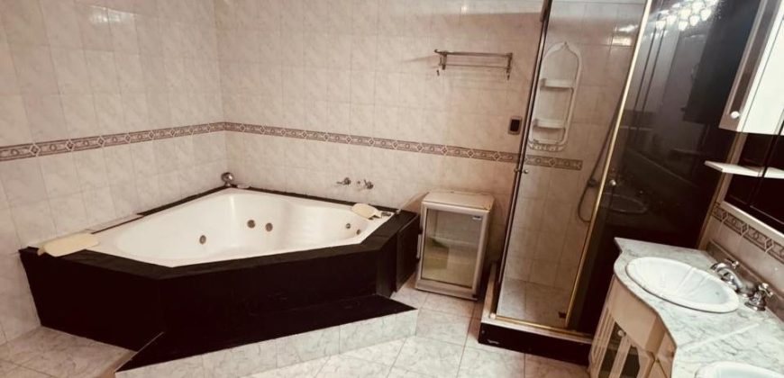 Casa en Acha 1600 de cuatro ambientes con quincho – apto credito