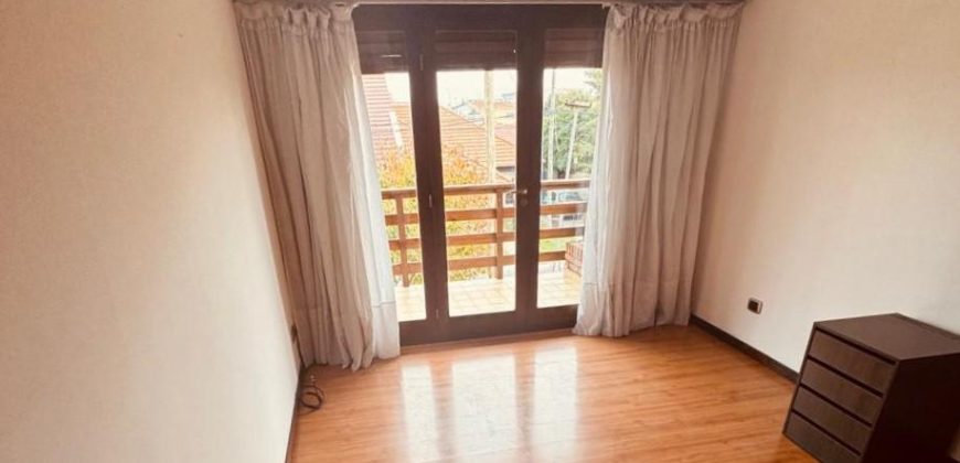 Casa en Acha 1600 de cuatro ambientes con quincho – apto credito