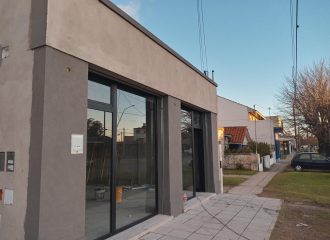 Local en Av. Edison 1600 a la calle en alquiler 24 meses