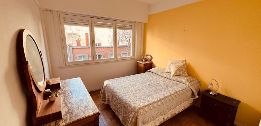 Departamento en Sarmiento 2300 de tres ambientes con balcon