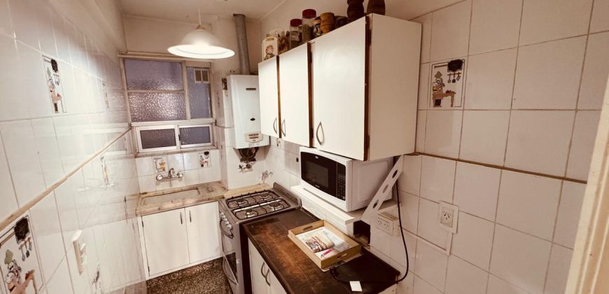Departamento en Sarmiento 2300 de tres ambientes con balcon