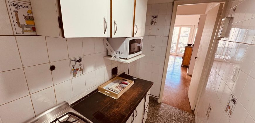 Departamento en Sarmiento 2300 de tres ambientes con balcon