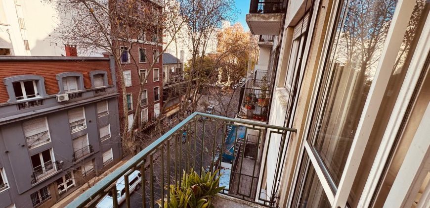 Departamento en Sarmiento 2300 de tres ambientes con balcon