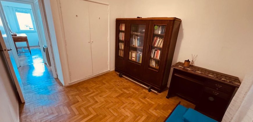 Departamento en Sarmiento 2300 de tres ambientes con balcon