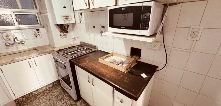 Departamento en Sarmiento 2300 de tres ambientes con balcon