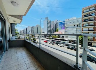 Departamento en Av. Independencia 1000 de tres ambientes con balcon