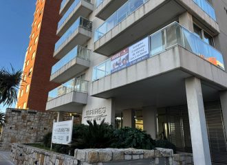 Departamento en Bolivar 1000 de tres ambientes con dos cocheras – apto credito